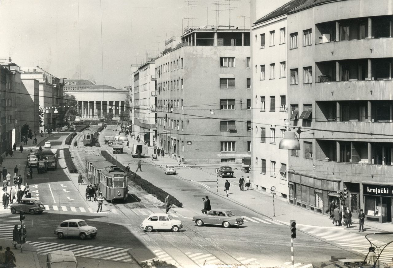 Ulica Socijalističke revolucije (današnja Zvonimirova) oko 1970. godine